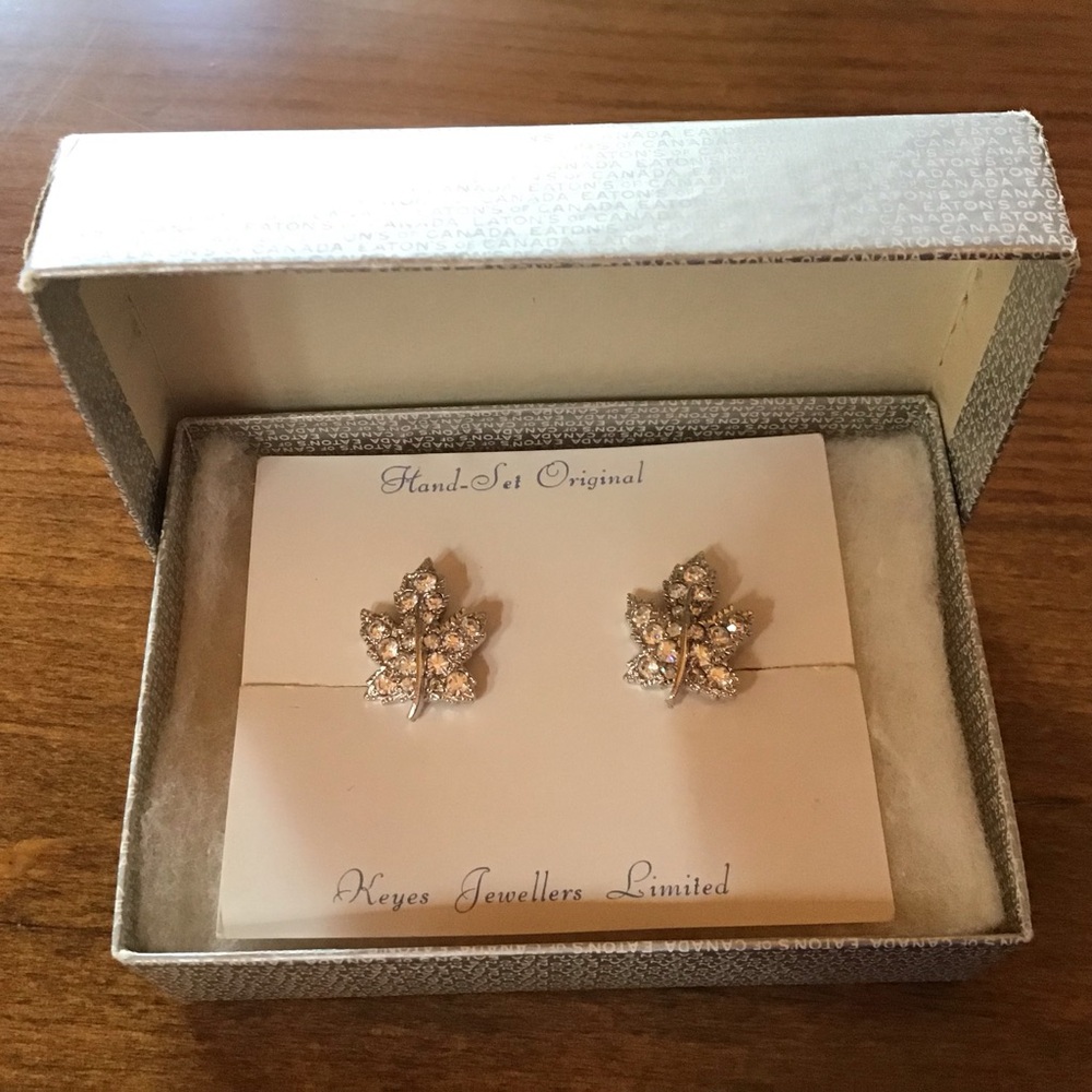 Vintage Signed Keyes Rhinestone Maple Leaf Brooch with Matching Earrings - Picture 4 of 6